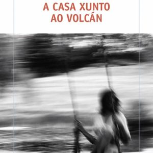 A CASA XUNTO AO VOLCAN
				 (edición en gallego)